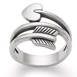 {🌸SOLD🌸}James Avery Heart and Arrow Ring